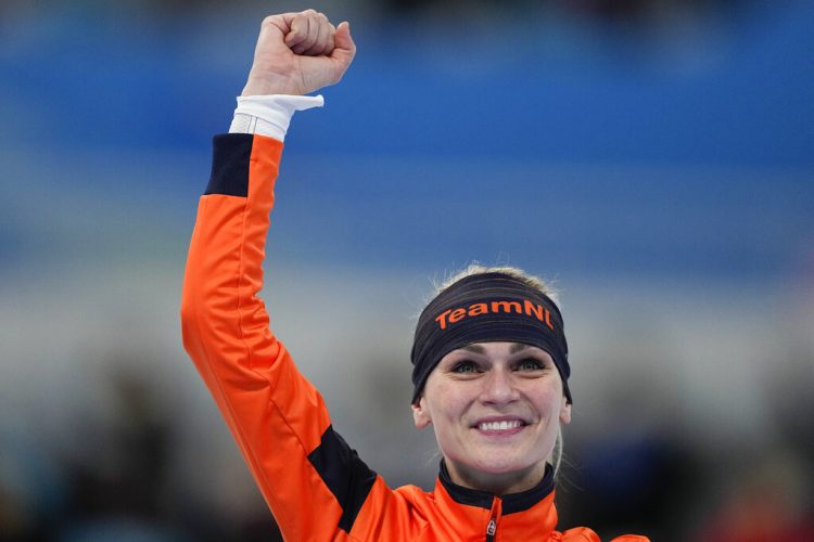 Schouten wins 3rd gold on final day of Olympic speedskating
